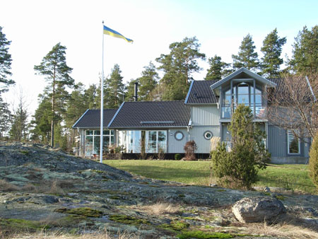 Skärgårdshus med glaspartier